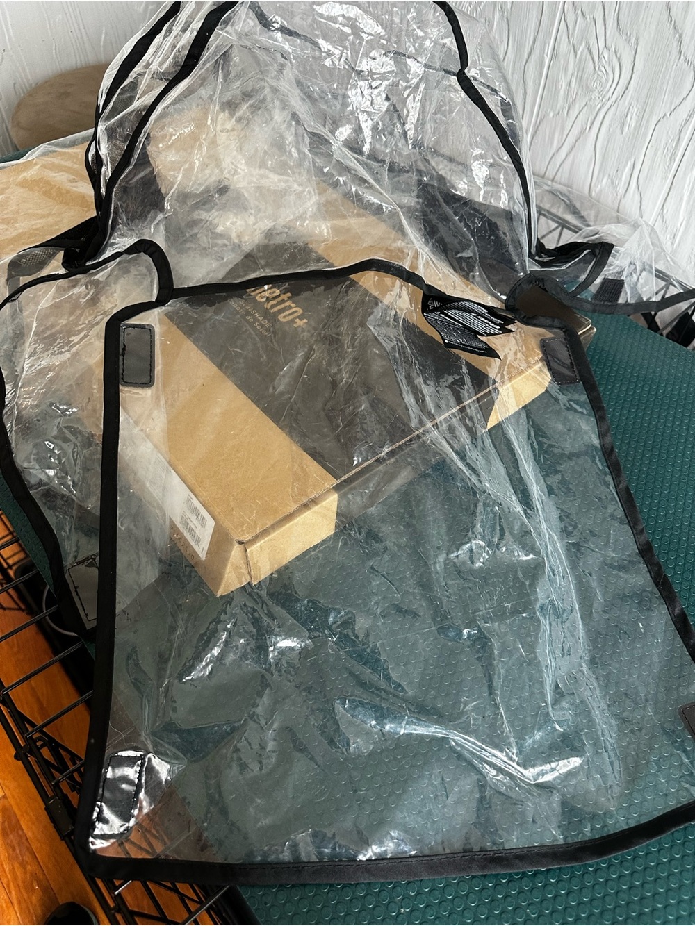Ergobaby Metro + clear Raincover